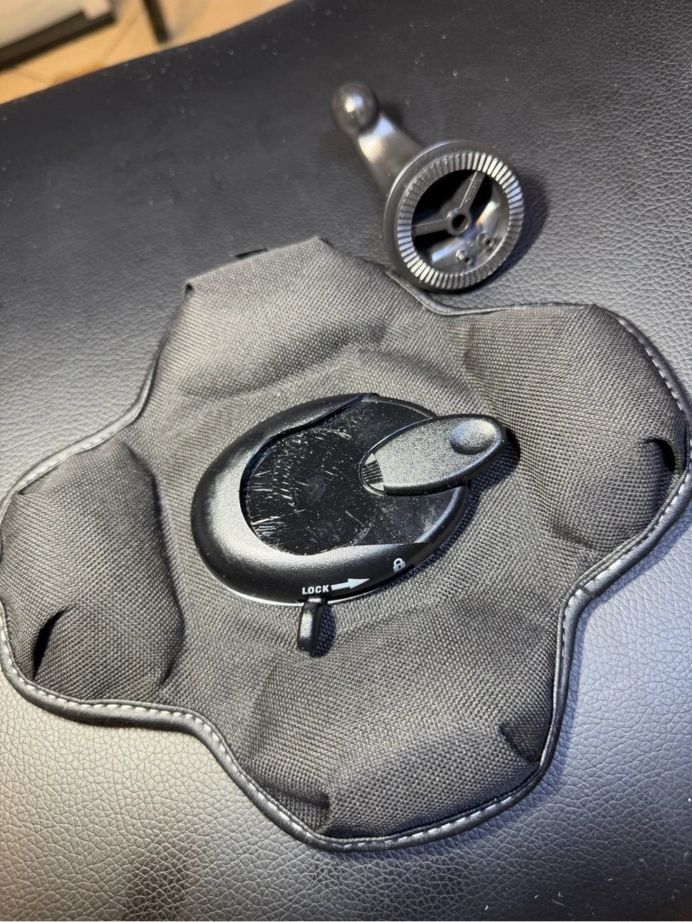 Garmin Black Suction Mount Accessory